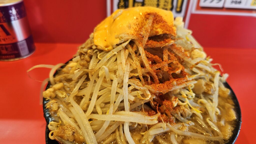 卓上調味料で味変可能、一味は必ず使用しましょう。