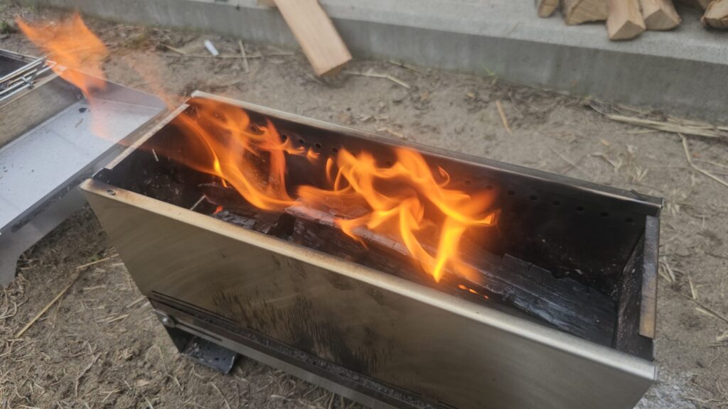 メダカ焚火台の二次燃焼の状態