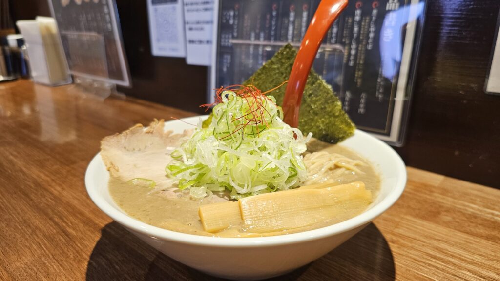 超濃厚煮干し中華そばのビジュアル