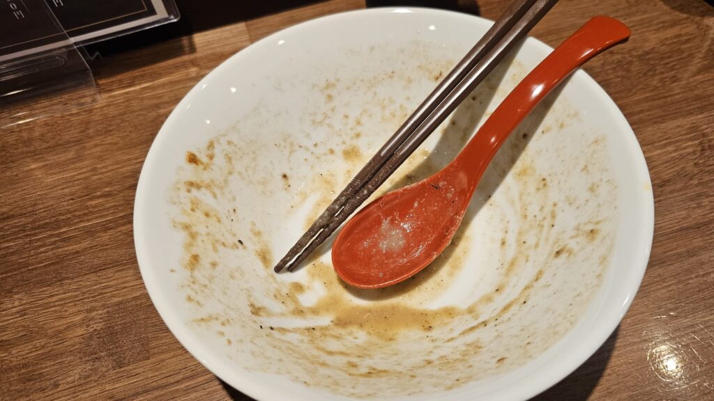 汁まで飲み干してしまった。どんぶりの図。